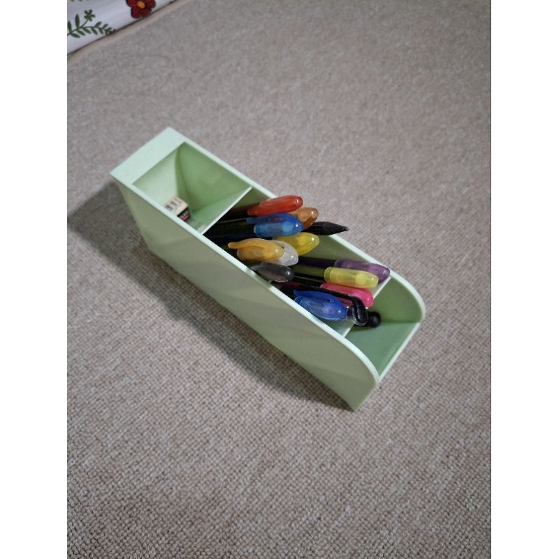 

Tempat pensil | rak pensil pulpen