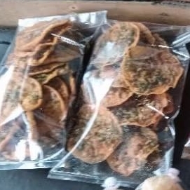 

Peyek Ikan Teri Khas Minang – Gurih, Renyah, dan Wangi Daun Kunyit!
