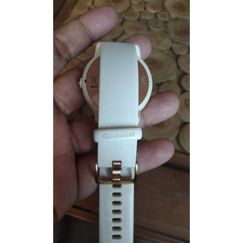 Smartwatch Garmin Vivoactive 3 HR Second Gold on White waran sudah menguning tapi normal semua