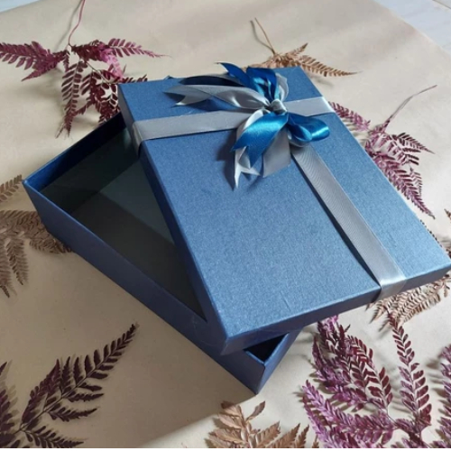 

Box Kado 27x20x8 Cm Free Pita, Warna Beragam