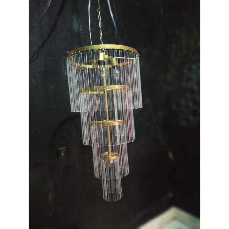 Lampu gantung akrilik