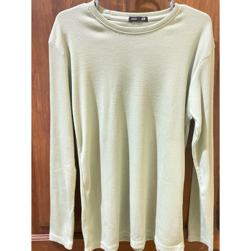 Atasan Kaos Rip Wanita