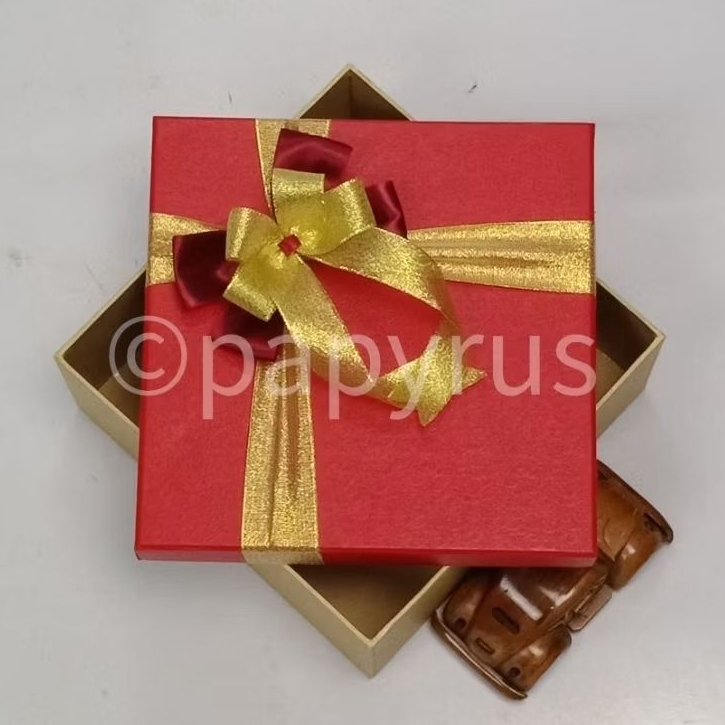 

PAPYRUS Kombinasi 22,5x22,5 Tinggi 5cm Kotak Kado Gift Box V3