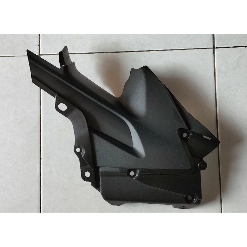 64325/64330-KWB-920 COVER L&R CENTER Sambungan Body Kanan dan Kiri Honda Blade Karbu ORI AHM