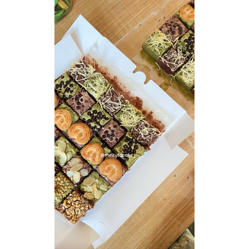 

fudgy redvel mix matcha size 20x20