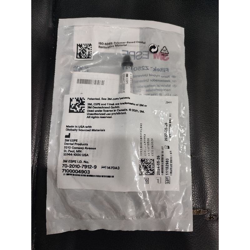 composite 3M Filtek Z250 XT / 3M ESPE dental product / Komposite 3 M