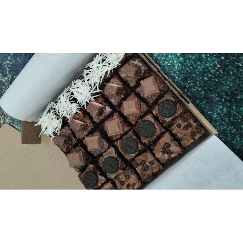 

Fudgy Brownies 20x20 mix toping