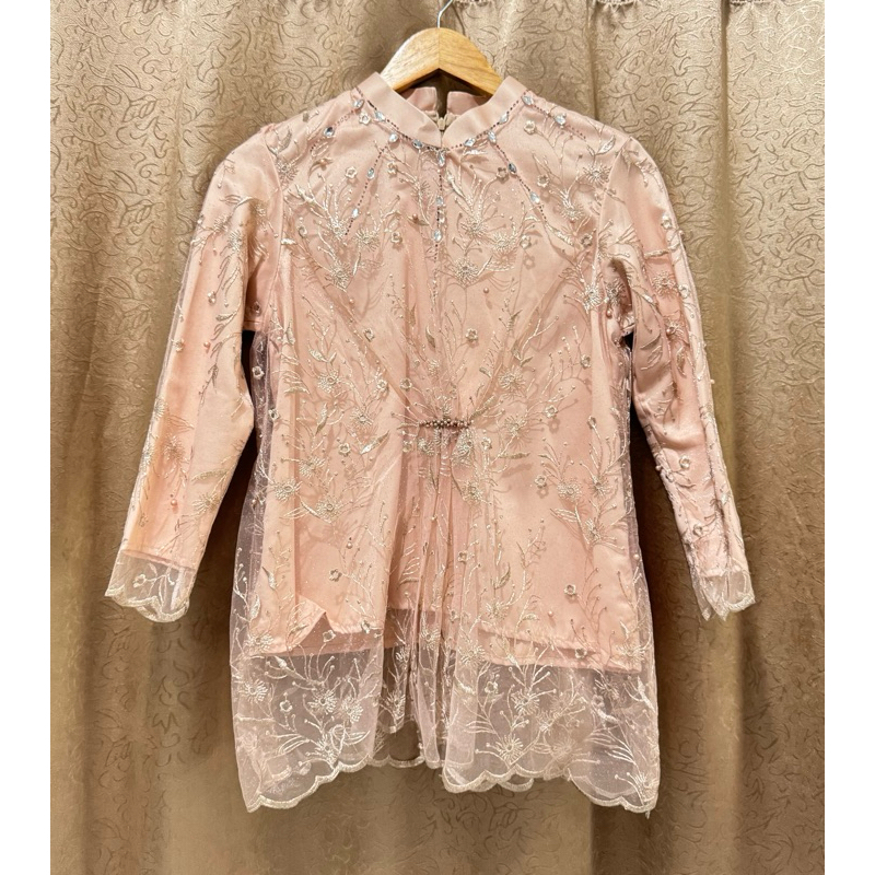 atasan kebaya warna peach
