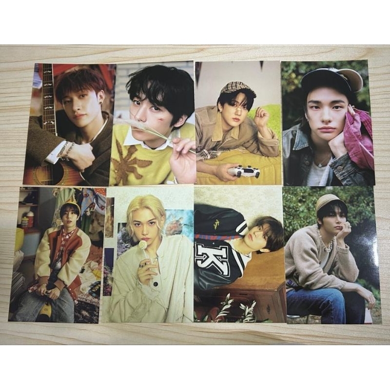 

Stray Kids Postcard Fankit 24