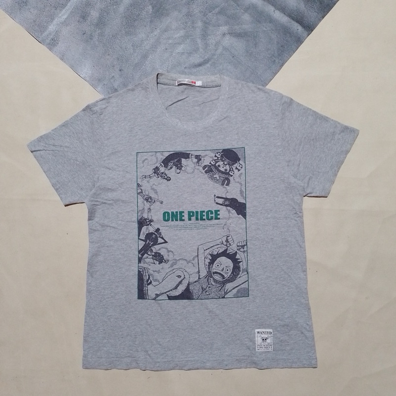 Baju Kaos Oblong Uniqlo x One Piece