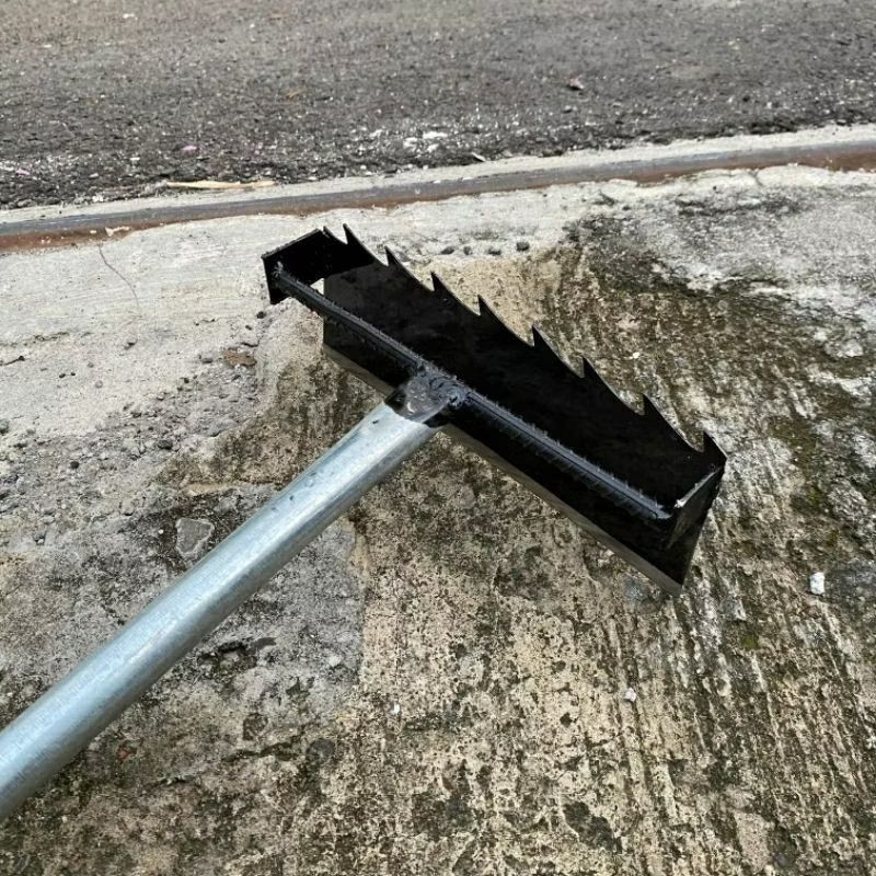 Cangkul Rumput Gulma Liar Kualitas Baja & Tajam