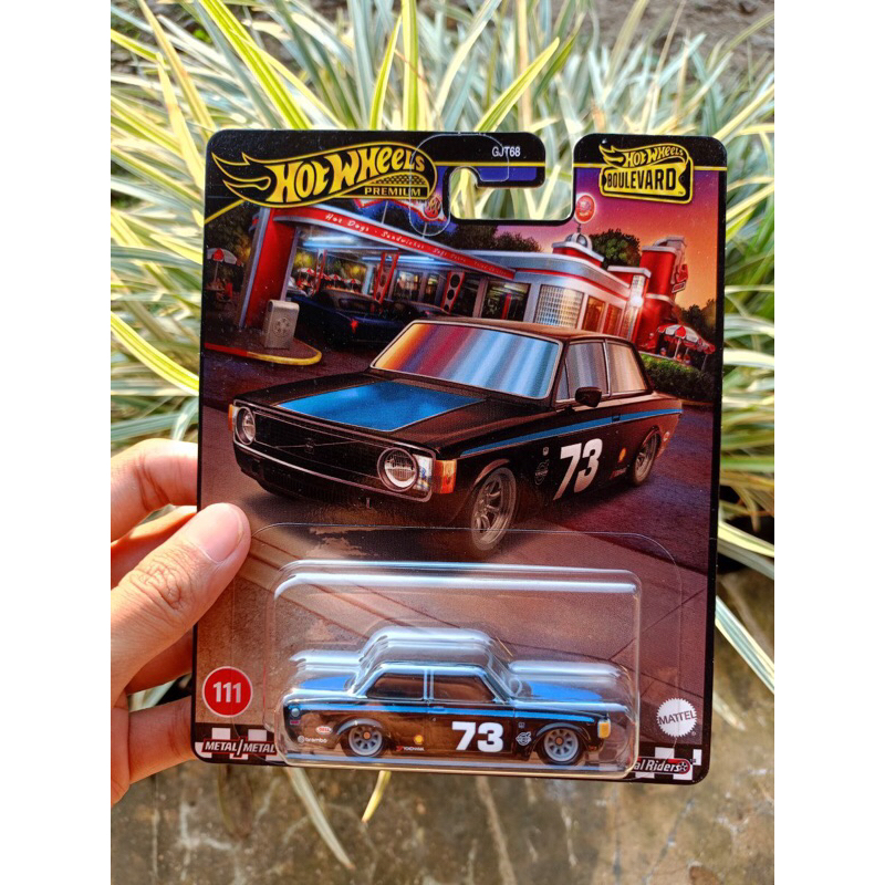 Hot Wheels Premium Boulevard 73 Volvo 142 GL