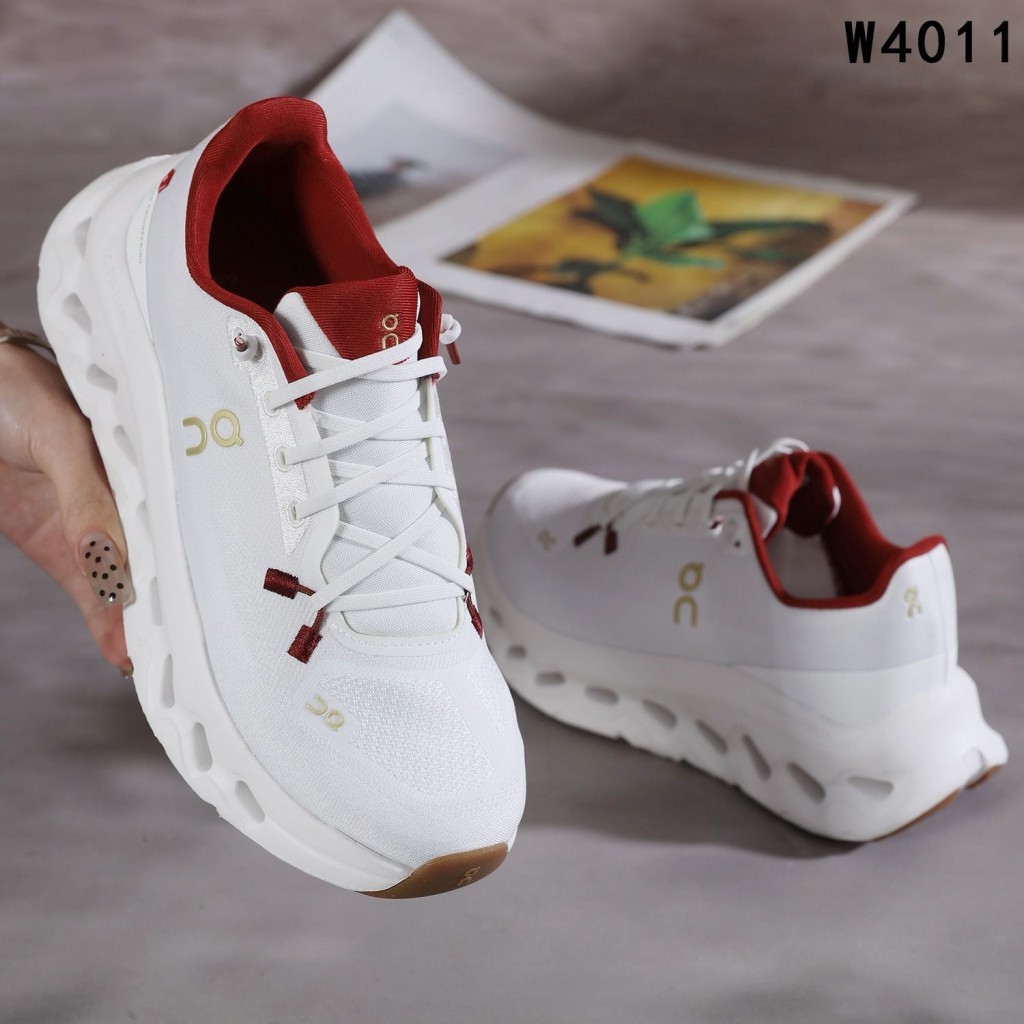 ON CLOUD RUNNING SNEAKERS