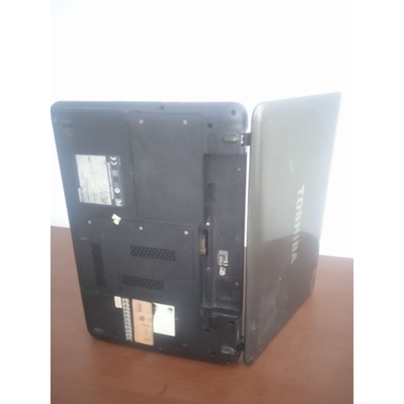 casing laptop toshiba L645
