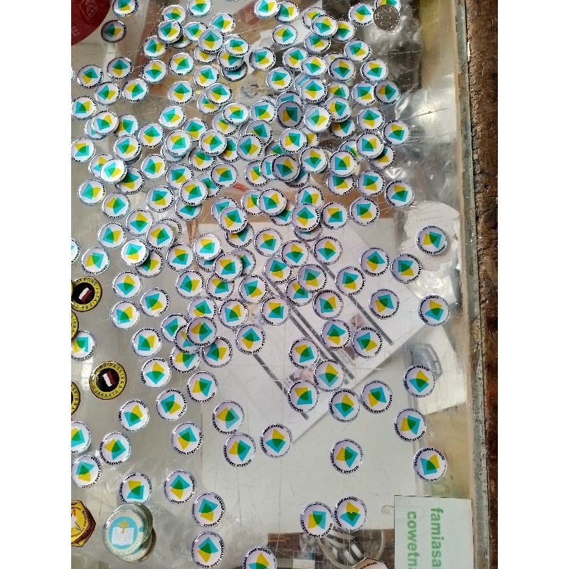 

pin resin,pin custom,lencana murah