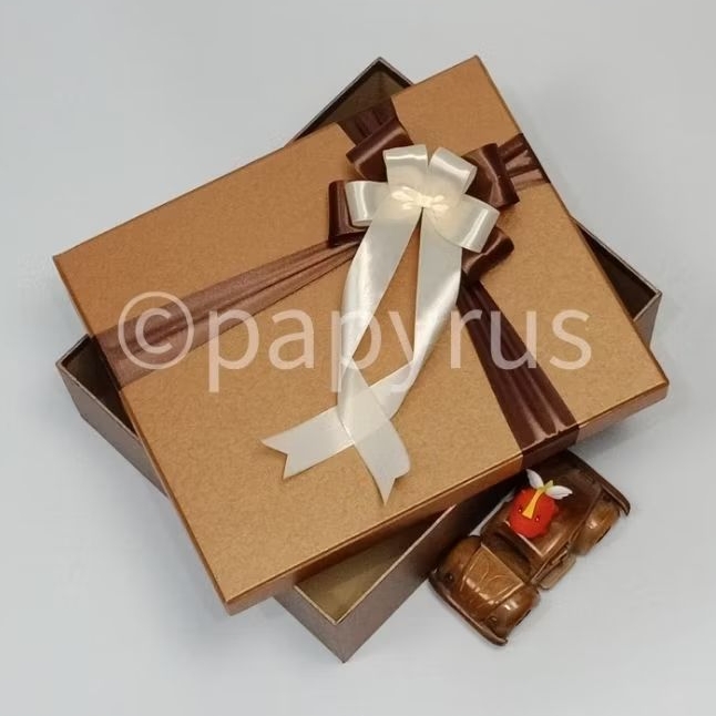 

PAPYRUS Kombinasi 25x30 Tinggi 5cm Kotak Kado Gift Box Hadiah V2