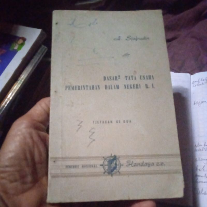 buku Dasar2 tata usaha pemerintahan dalam negeri RI, buku original Edjaan lama tahun 1957