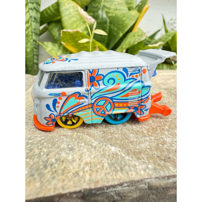 Hot Wheels Volkswagen VW Kool Kombi Abu (Loose)