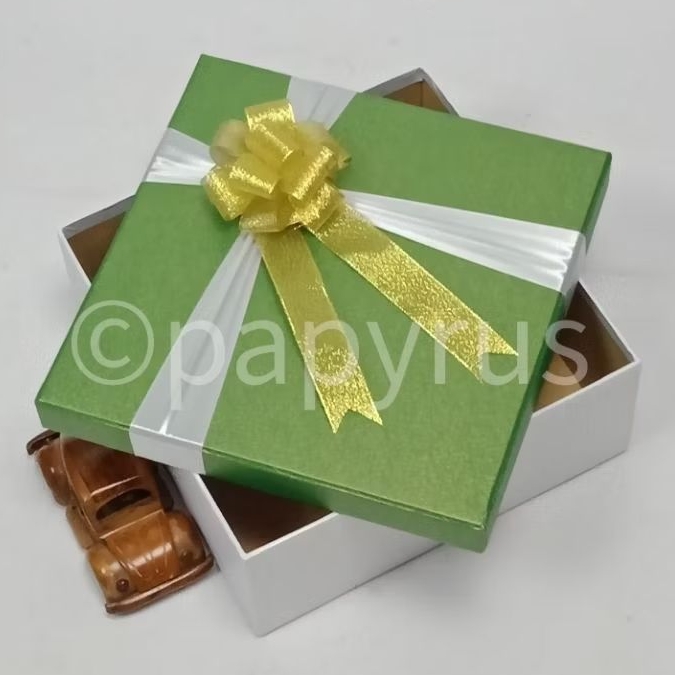 

PAPYRUS Kombinasi 25x25 Tinggi 10cm Kotak Kado Gift Box V1