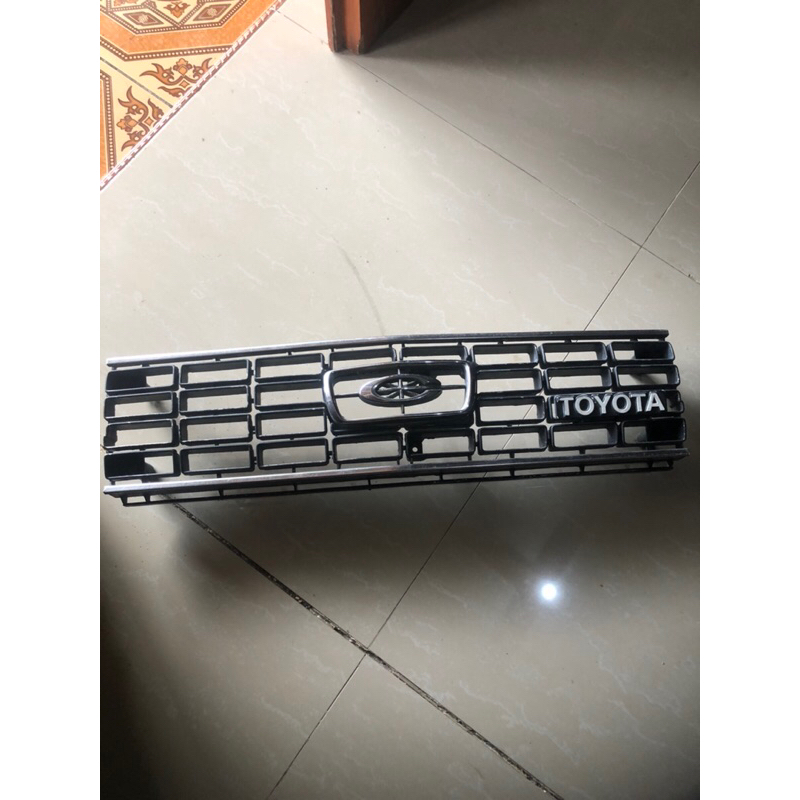 Grill depan toyota corona Rt132