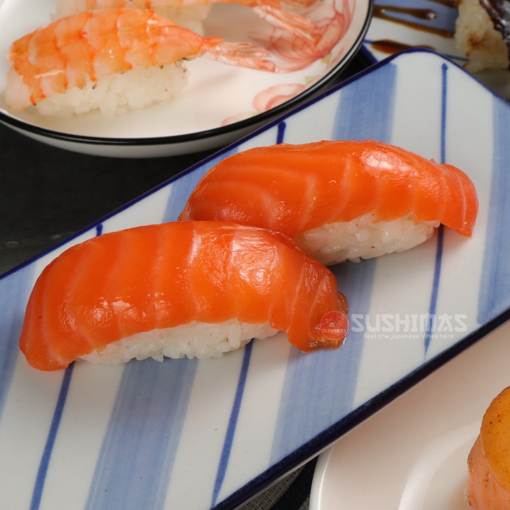 

SALMON NIGIRI