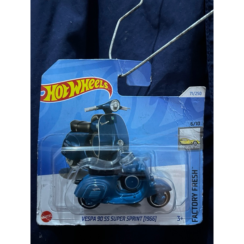 HotWheels Vespa Super Sprint 1966 Biru