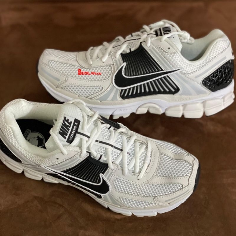 Nike Zoom Vomero 5 Black White 100% Original
