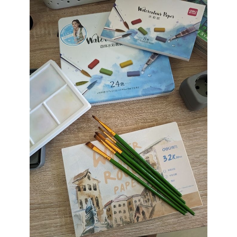 

Preloved Watercolor Deli komplit dengan kuas dan papper water color dari Deli