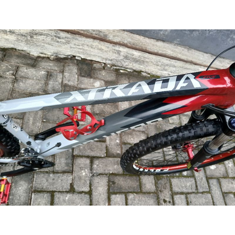 POLYGON XTRADA 5 2022 SIZE M LIKE NEW