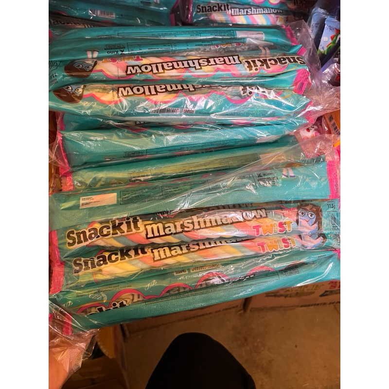 

snackit marshmollow twist,marshmellow berbentuk lilit,(1 pack isi 10pcs).