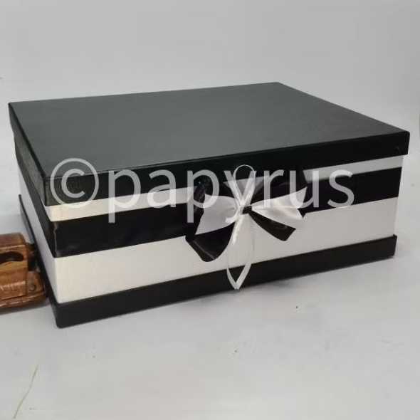 

PAPYRUS Sandwich 30x40 Tinggi 15cm Kotak Kado Gift Box V1