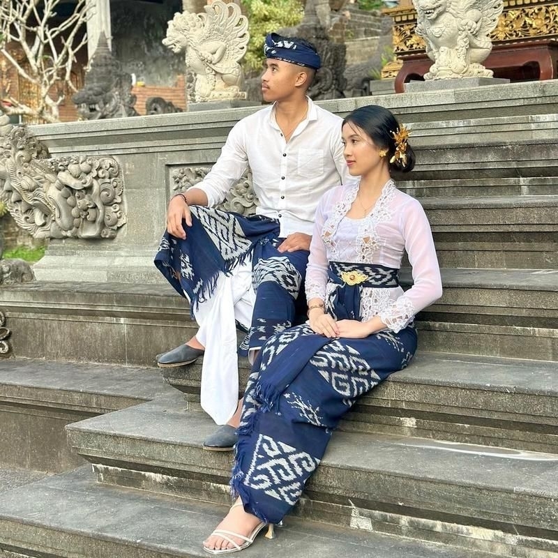 GHINA KARYA Couple Set Busana Saput Kamen Selendang Tenun Adat Bali Pria Wanita