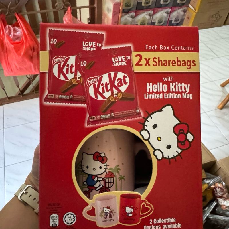 

kitkat 2 sharebags with hello kitty limited edition mug