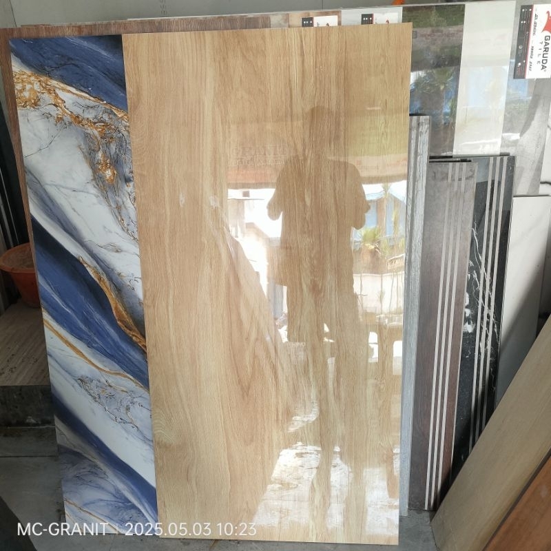 GRANITE MOTIF KAYU GLOSSY 60X120 ALFINE OAKWOOD