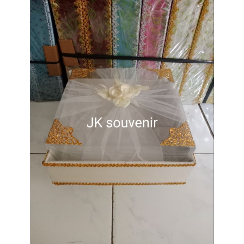 

kotak satuan kue kotak seserahan sudut siku mika tile + cream