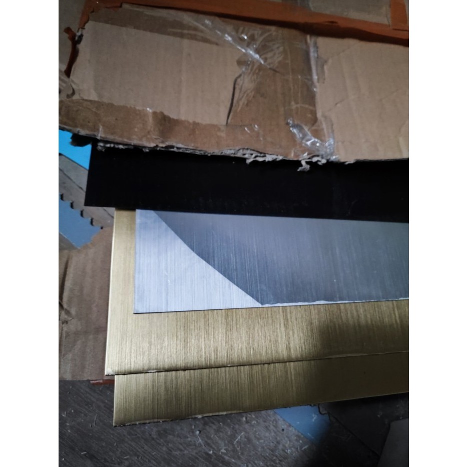 

Gravoply GOLD teks hitam 30x40cm tebal 1.5mm