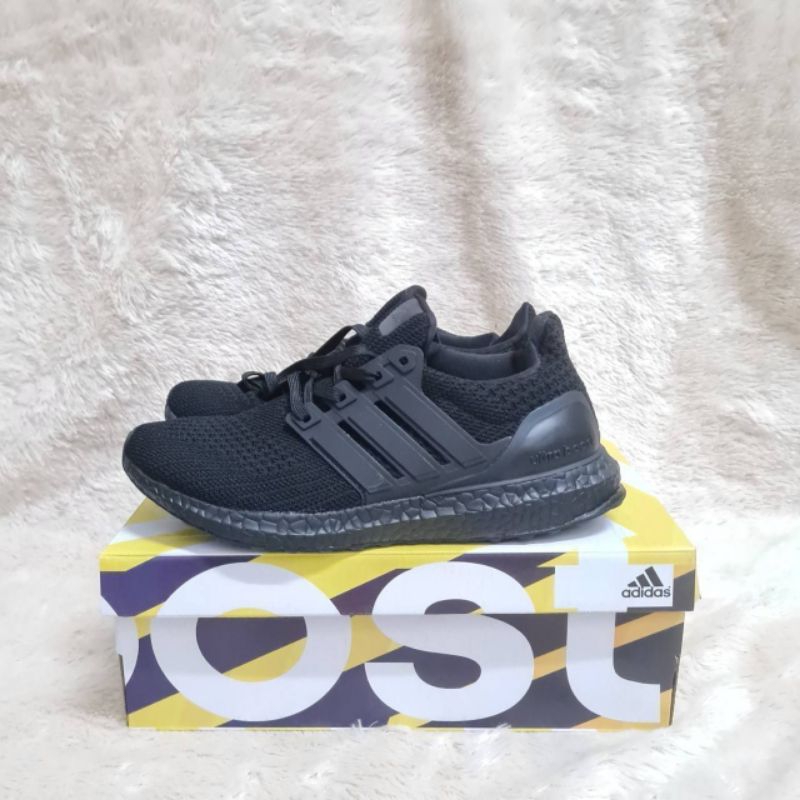 Sepatu Sneakers Adidas Ultraboost 4.0 Full Black