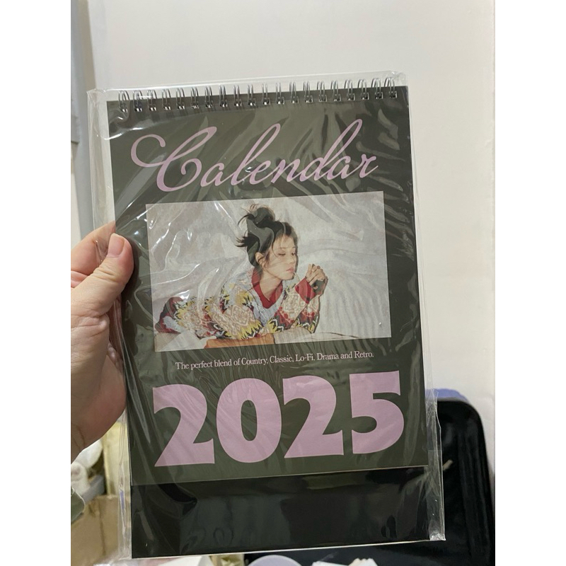 

IU SEASONS GREETINGS 2025 CALENDAR SEALED (RARE)