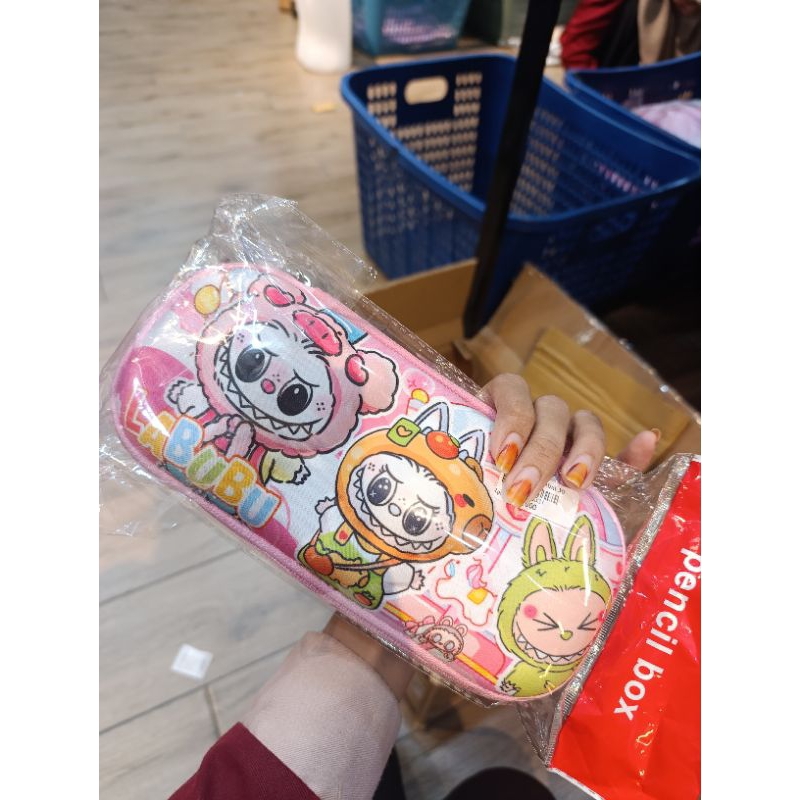 

Tempat pensil motif karakter labubu