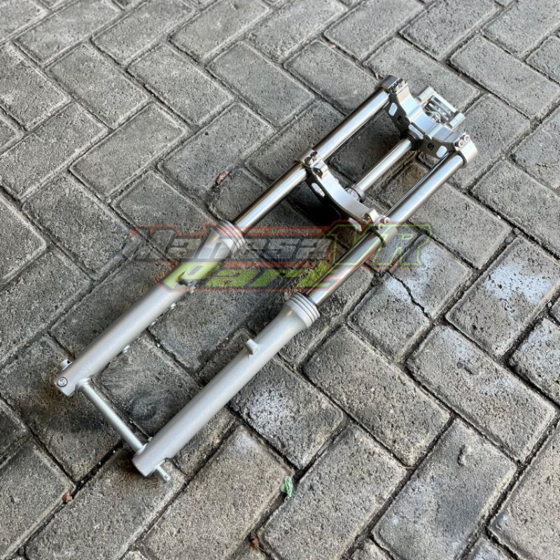 Skok Depan Gorilla  Model Ninja RR PNP Honda RX King Ninja/ Shock Depan segitiga full CNC set raiser