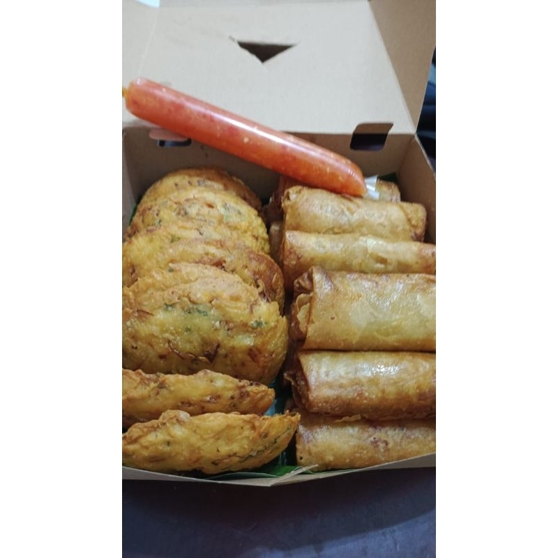 

Lumpia bengkung ebi kue khas kalimantan