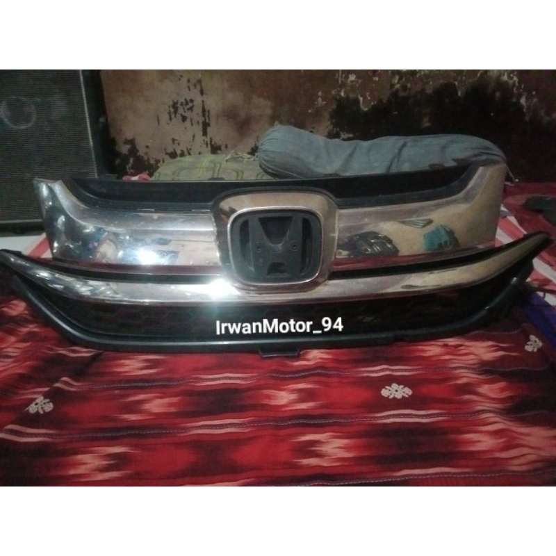 Grill depan Honda BRV Model Crum