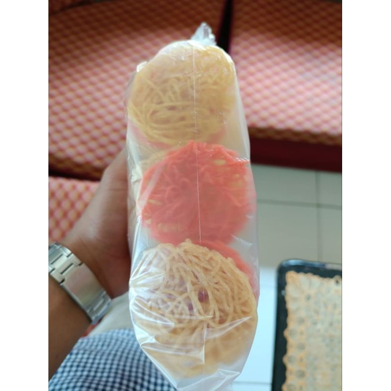 

kerupuk aci mentah/Rengginang isi 50 pcs warna warni dengan rasa gurih serta renyah