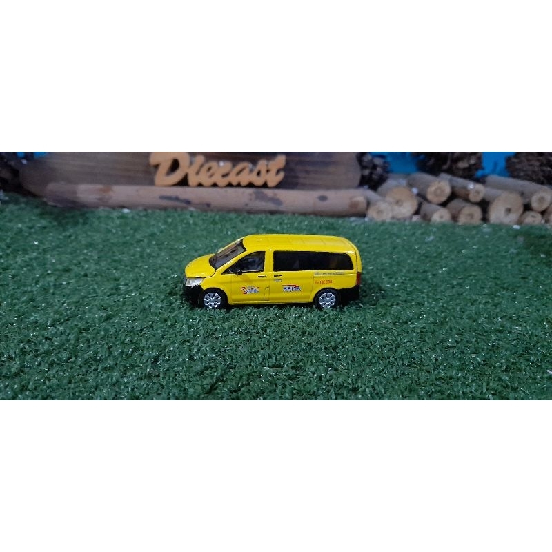 Diecast Miniatur Mercedes Benz Vito skala 1:64