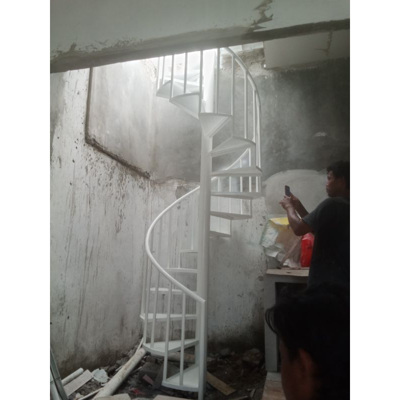 tangga putar