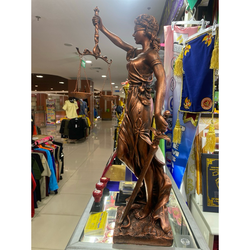 Patung keadilan dewi pengacara
