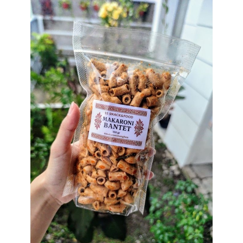

Makroni Bantet ss 150gr Makaroni Bantat Daun Jeruk Makanan Pedas Cemilan Viral Jajanan snack khas Tasikmalaya