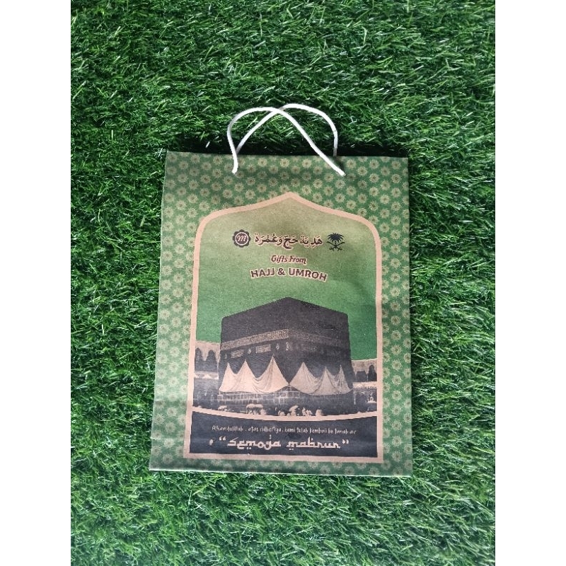

PAPERBAG HAJI DAN UMROH UKURAN 19X4X24 ISI 20 PCS
