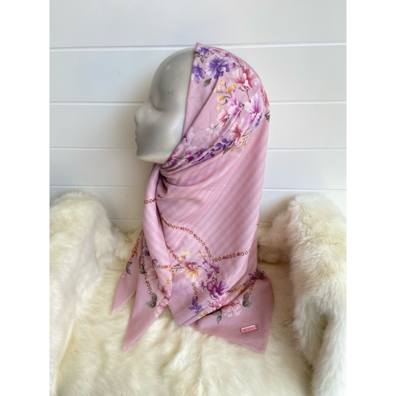 Liora Hijab - Motif Mosaik Hijab Segi Empat Murah Premium (Bahan Voal Dior)