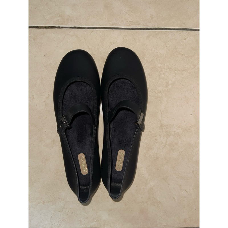 melissa like new size 40 original